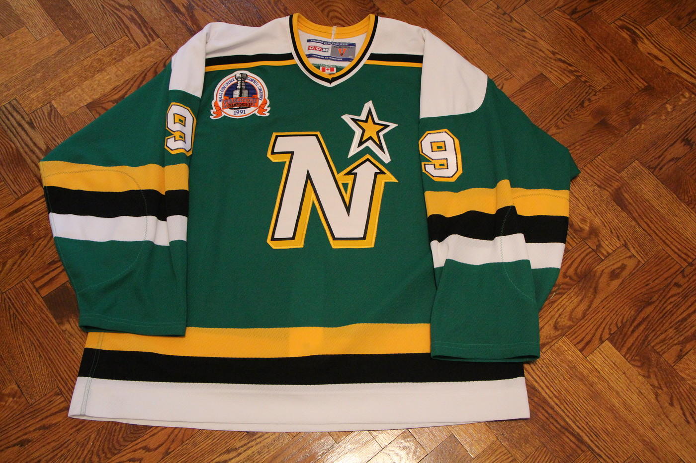 mike modano north stars jersey