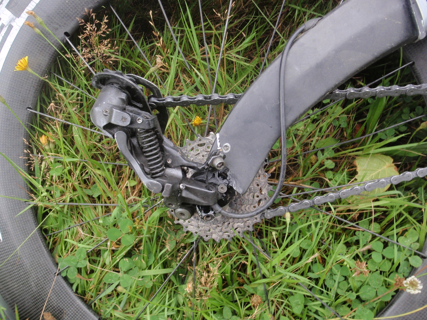 The right chain-stay is broken! :-(
