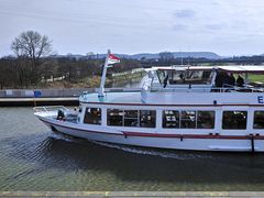 Fahrgastschiff 13m über der Weser